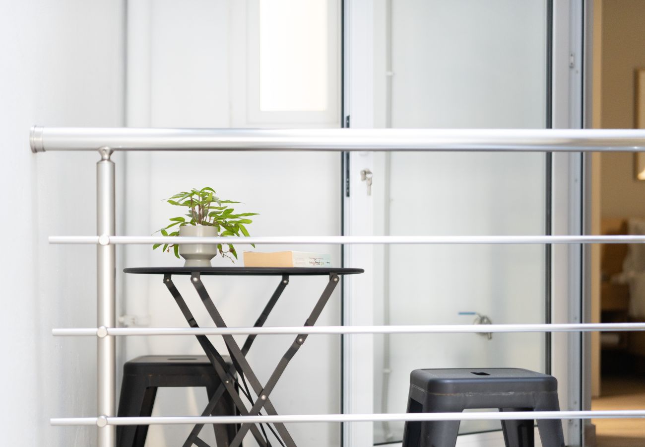 Studio in Athens - Modern Serviced Studio In Athens w/ Laundry & Gym