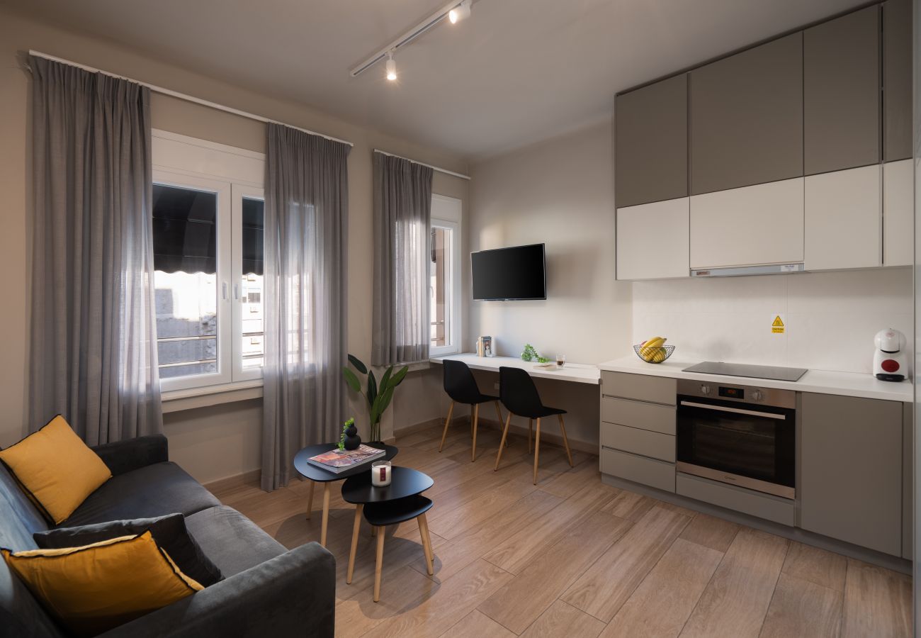 Apartment in Athens - Modern One-Bedroom with Balcony, Laundry & Gym