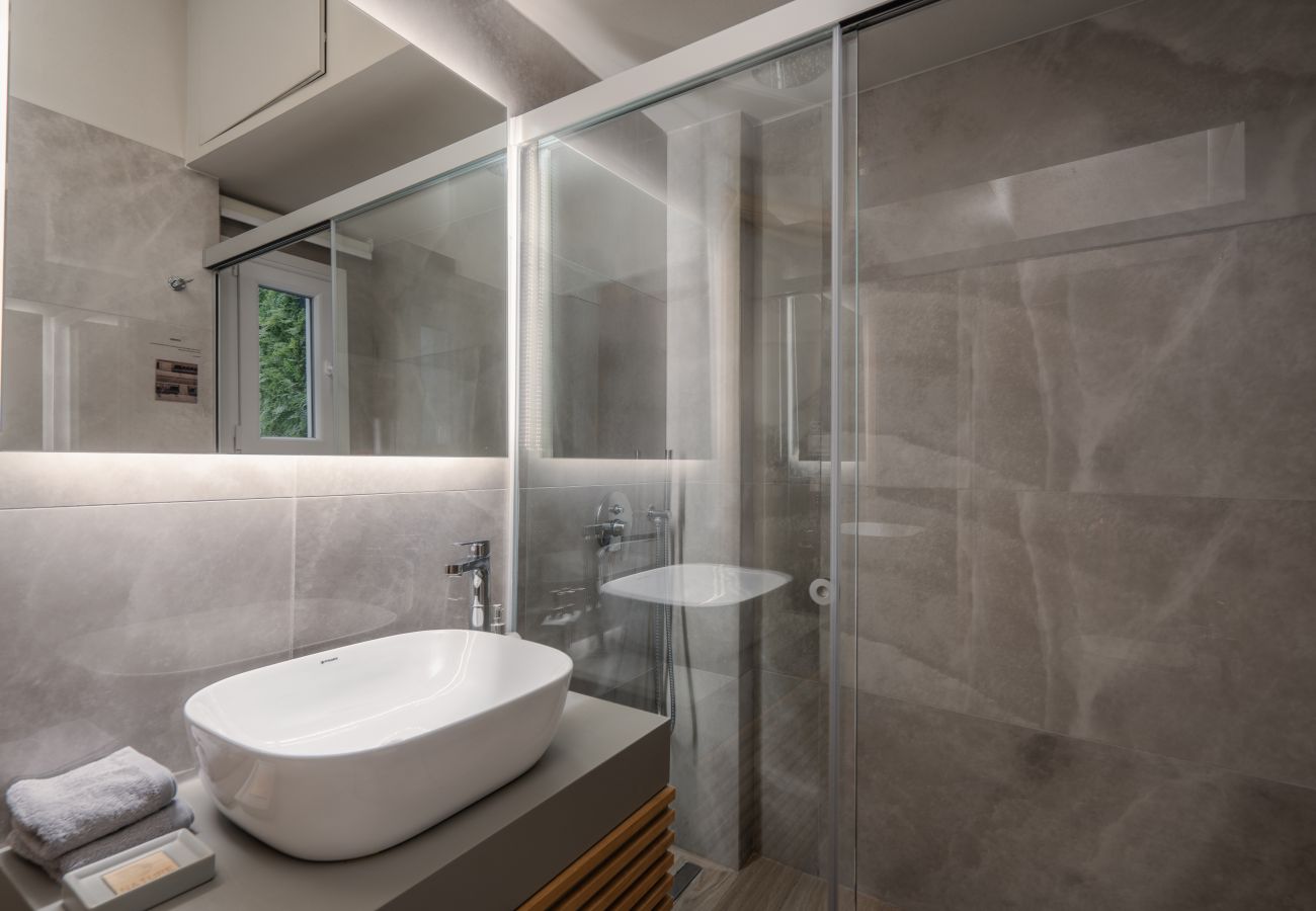 Apartment in Athens - Modern One-Bedroom with Balcony, Laundry & Gym