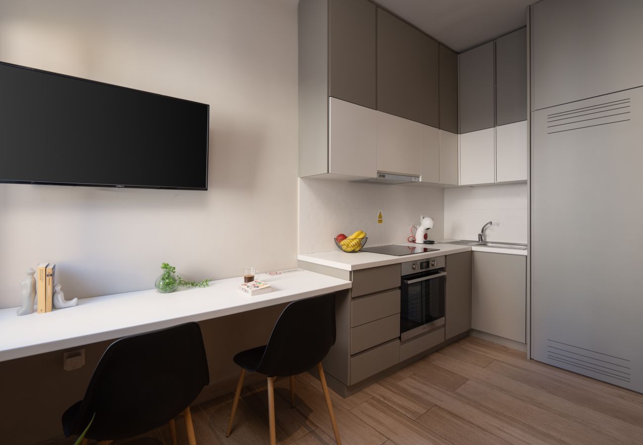 Apartment in Athens - Modern One-Bedroom with Balcony, Laundry & Gym