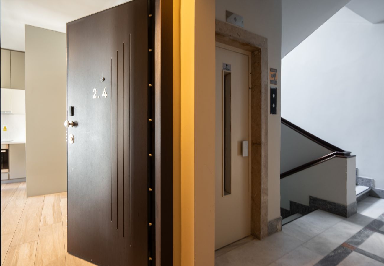 Apartment in Athens - Modern One-Bedroom with Balcony, Laundry & Gym