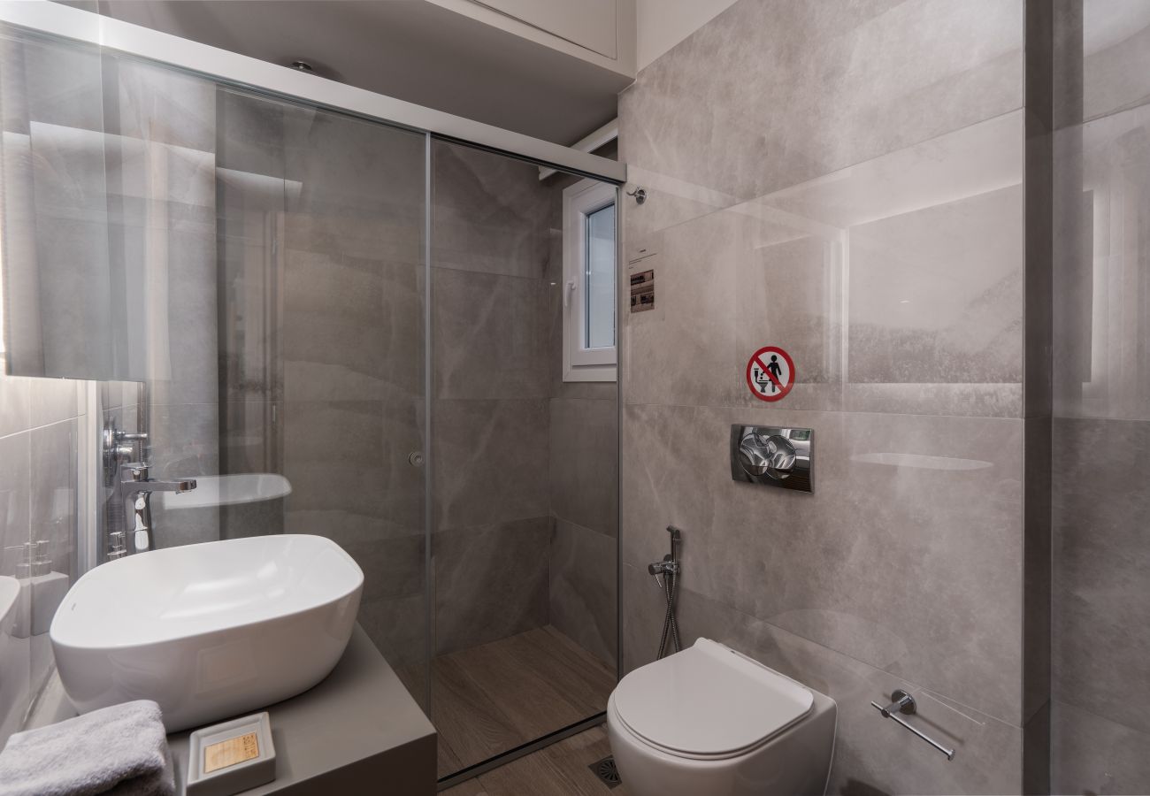 Apartment in Athens - Modern One-Bedroom with Balcony, Laundry & Gym