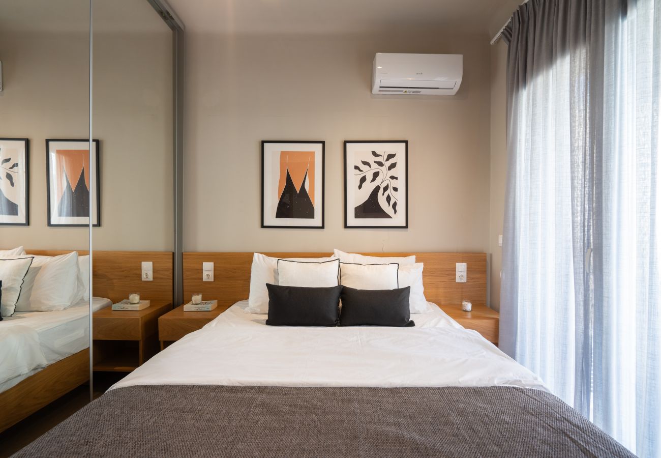 Apartment in Athens - Modern One-Bedroom with Balcony, Laundry & Gym