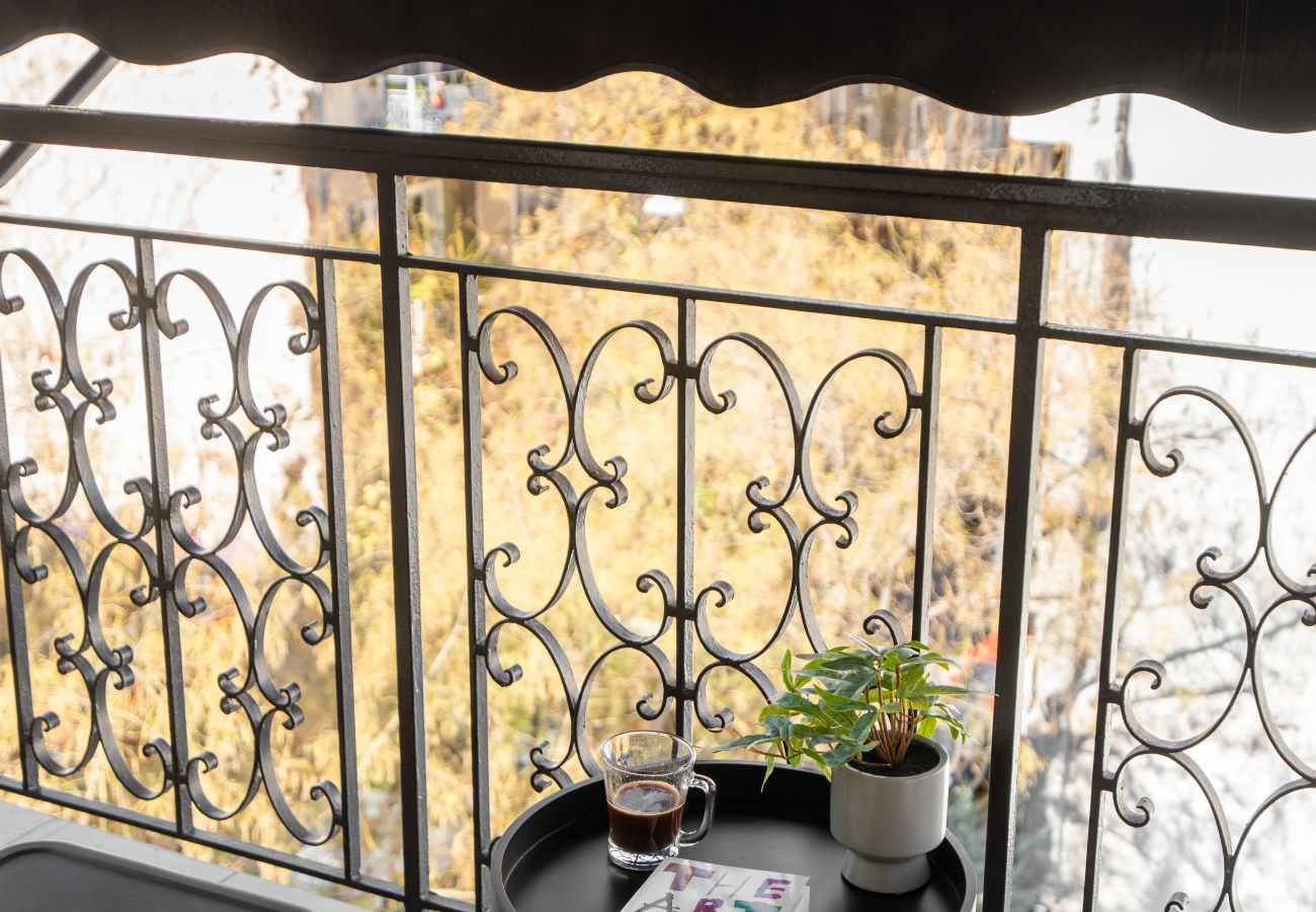 Apartment in Athens - Modern One-Bedroom with Balcony, Laundry & Gym