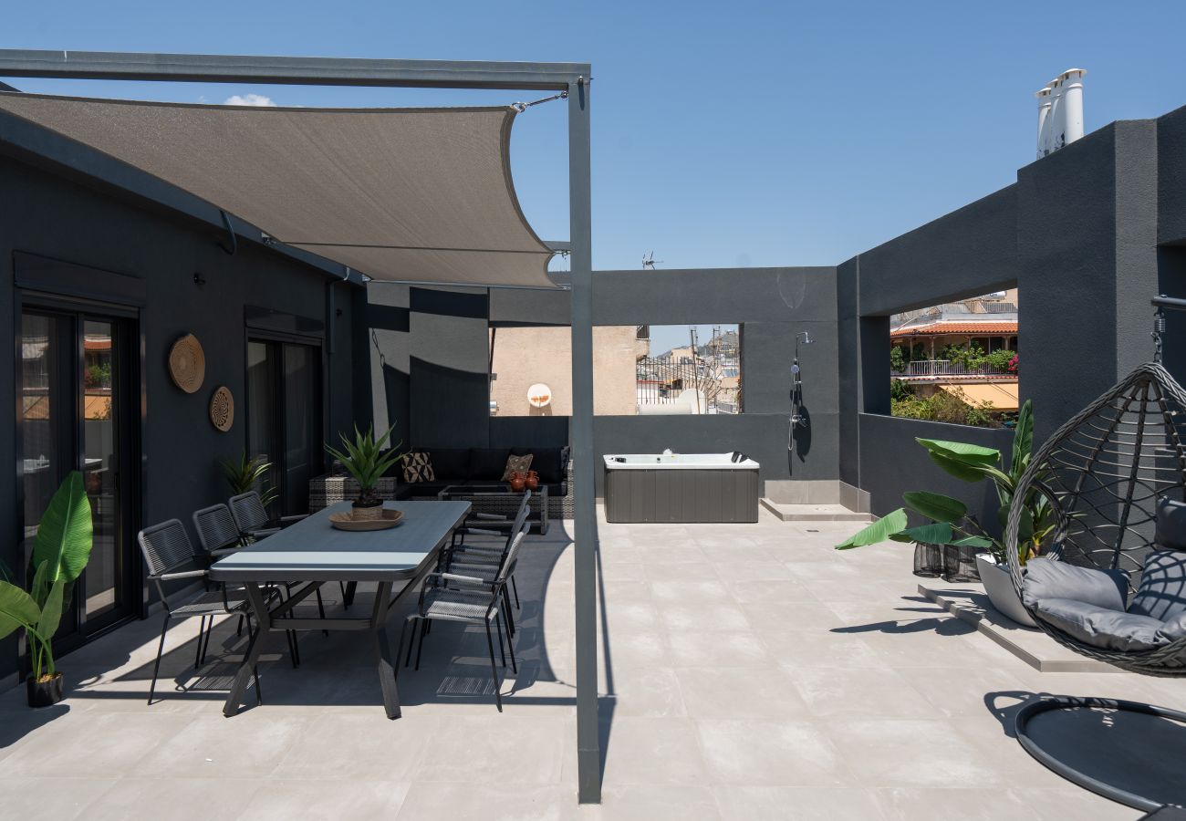 Apartment in Athens - *Kosmos Residence* Penthouse w/ Terrace & Jacuzzi