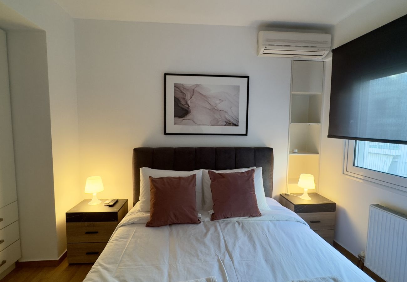 Apartment in Athens - Minimalist 2 Bedroom Apartment with Balcony