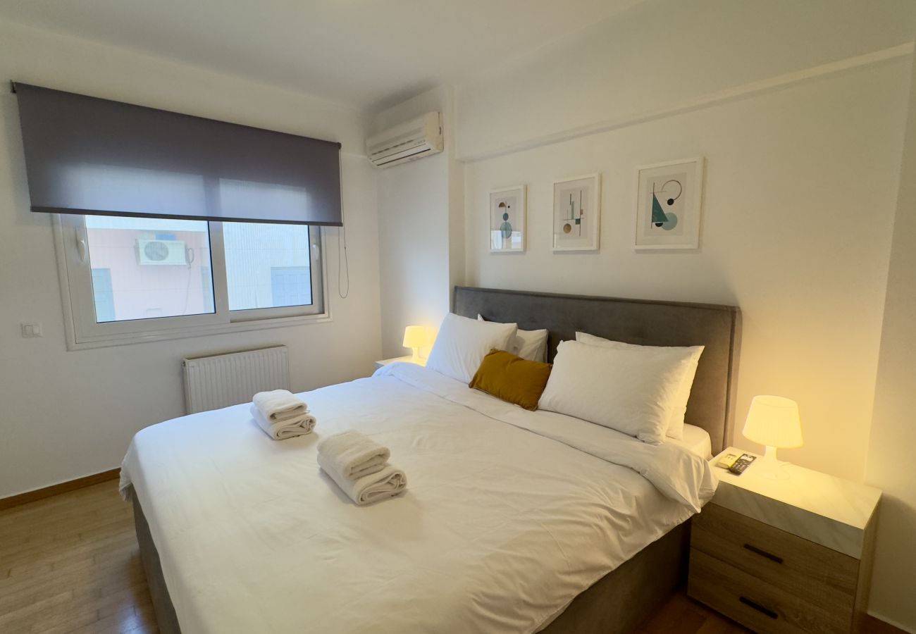 Apartment in Athens - Minimalist 2 Bedroom Apartment with Balcony