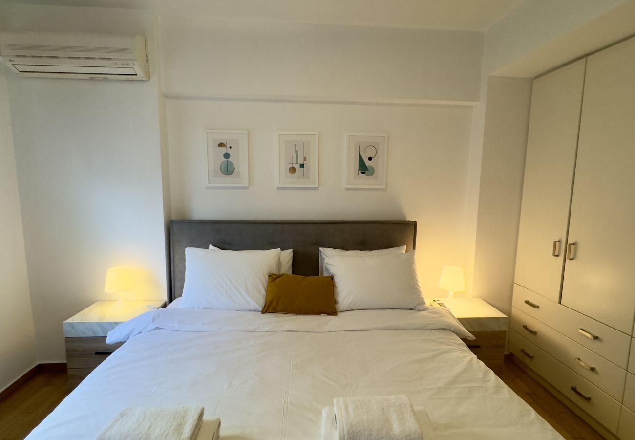 Apartment in Athens - Minimalist 2 Bedroom Apartment with Balcony