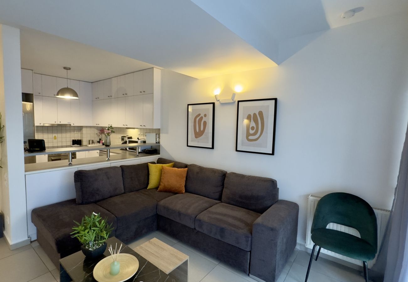 Apartment in Athens - Minimalist 2 Bedroom Apartment with Balcony