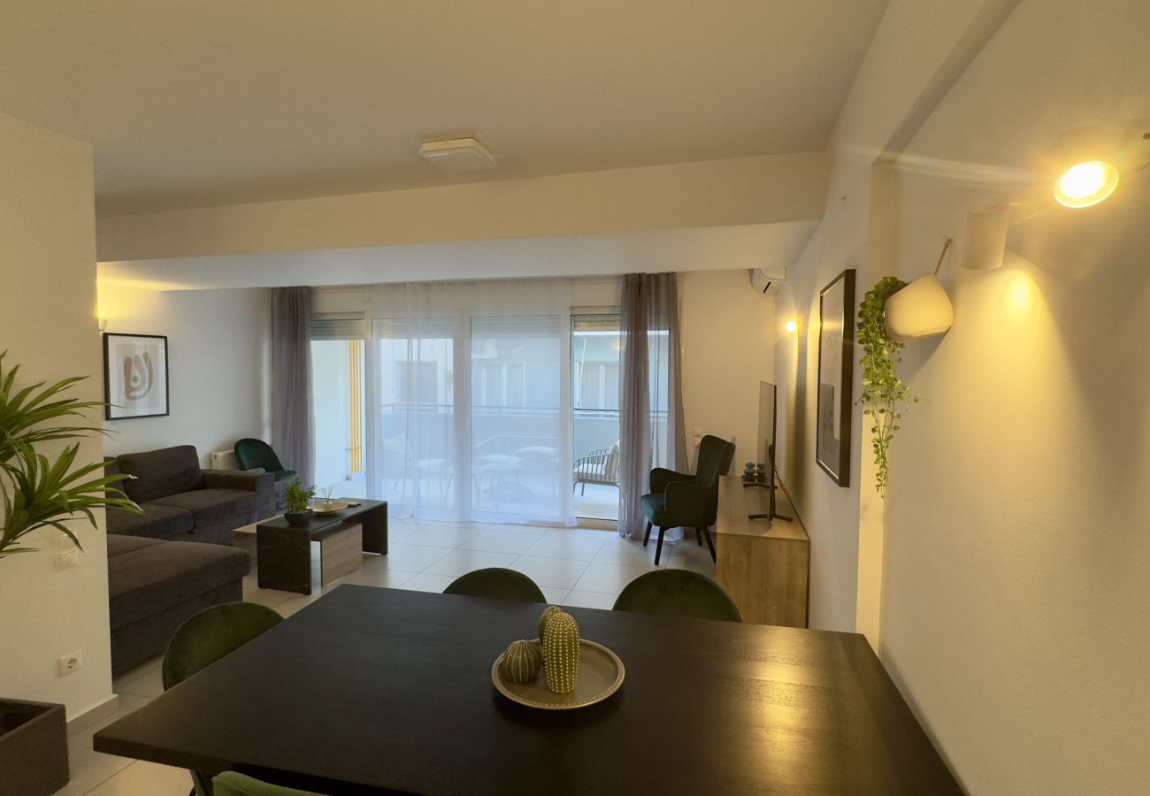 Apartment in Athens - Minimalist 2 Bedroom Apartment with Balcony