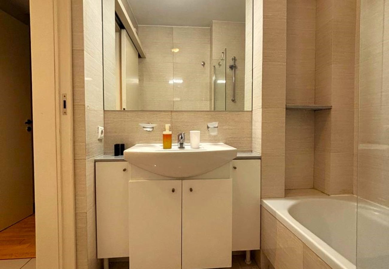 Apartment in Athens - Minimalist 2 Bedroom Apartment with Balcony