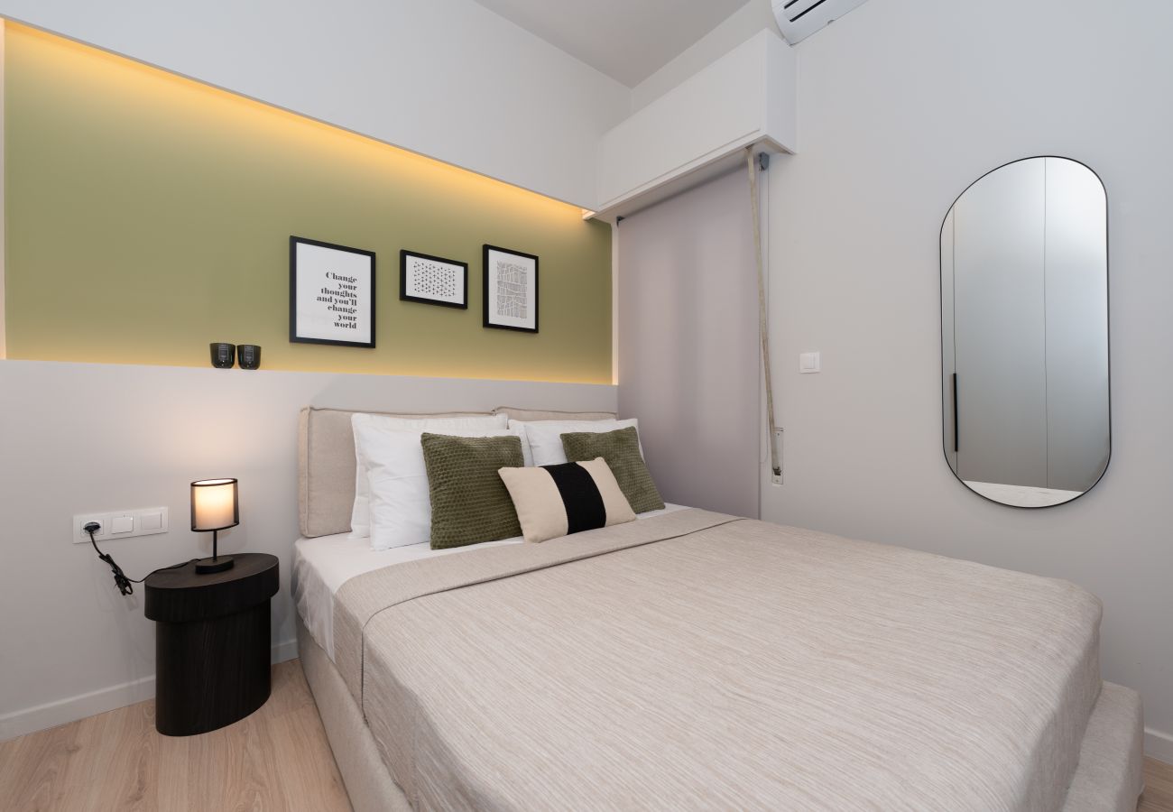 Apartment in Athens - Spacious & Stylish Athens Apartment, 5min to Metro