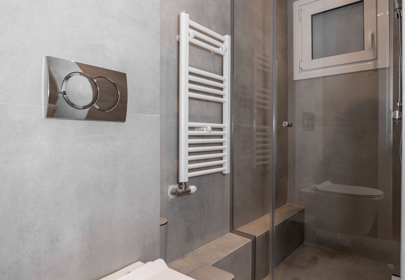 Apartment in Athens - Spacious & Stylish Athens Apartment, 5min to Metro