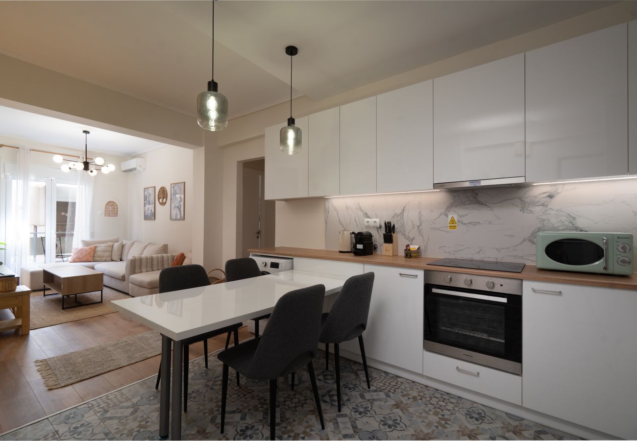 Apartment in Athens - Luxury Comfort in Athens - Walk to Varnava Square