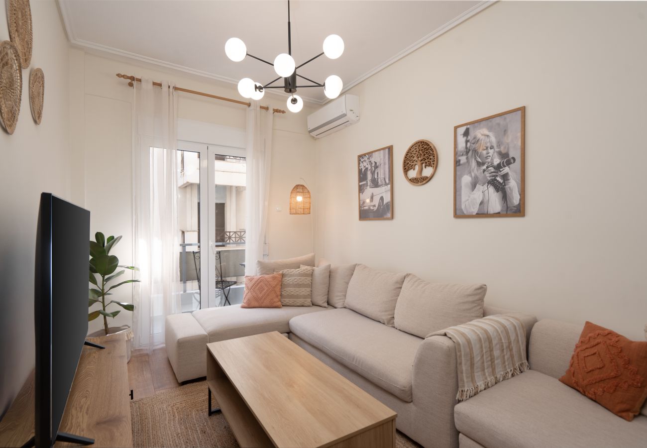 Apartment in Athens - Luxury Comfort in Athens - Walk to Varnava Square