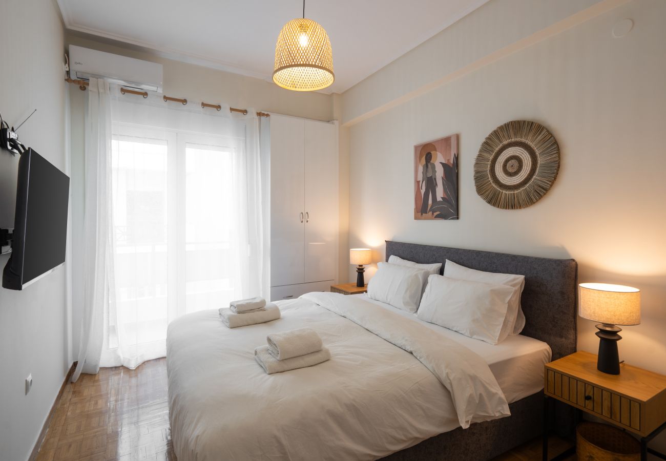 Apartment in Athens - Luxury Comfort in Athens - Walk to Varnava Square
