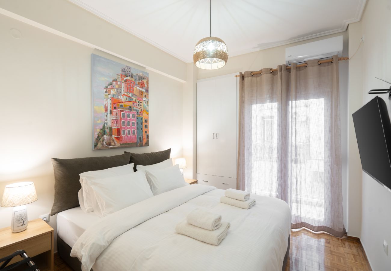 Apartment in Athens - Luxury Comfort in Athens - Walk to Varnava Square