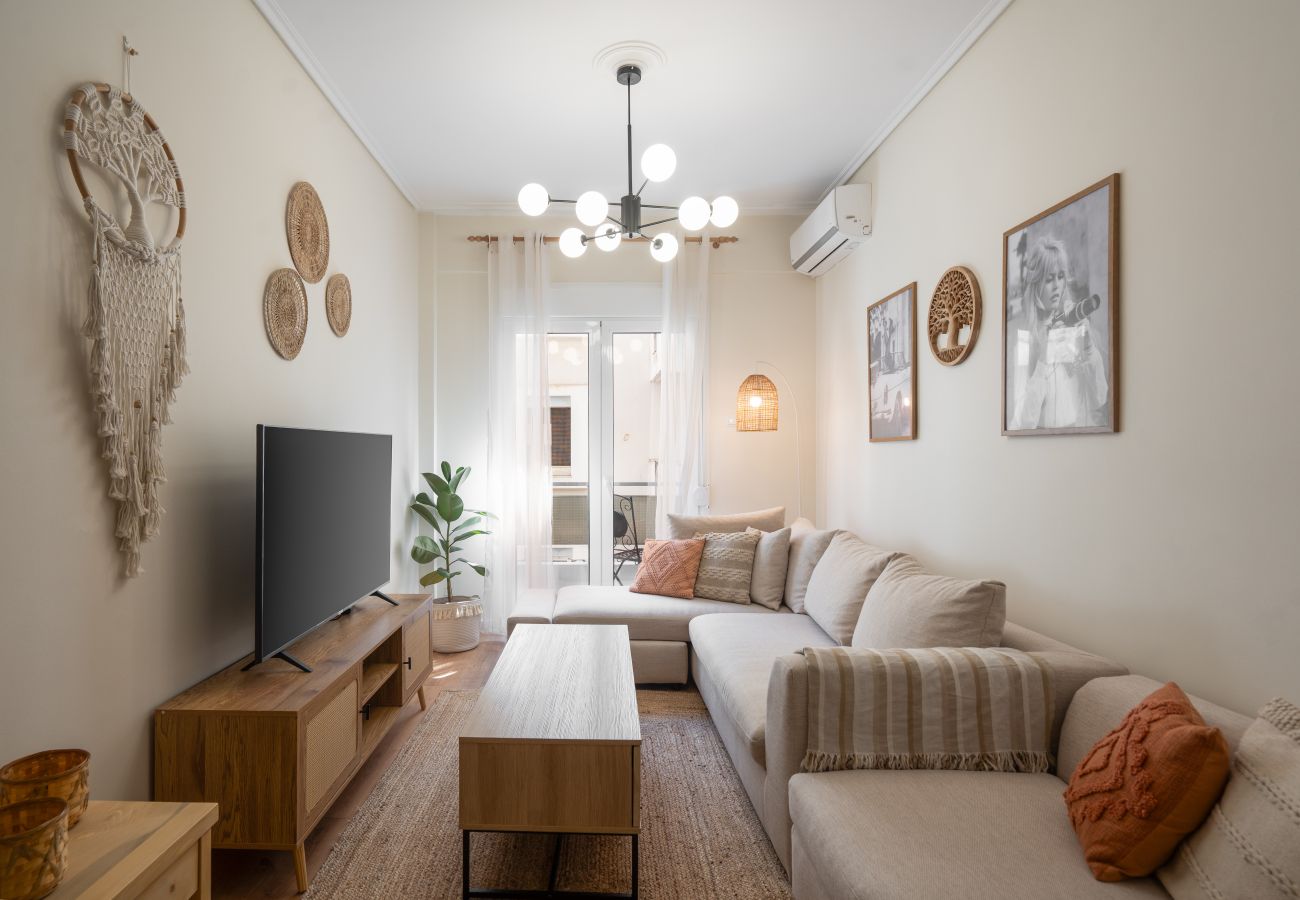 Apartment in Athens - Luxury Comfort in Athens - Walk to Varnava Square