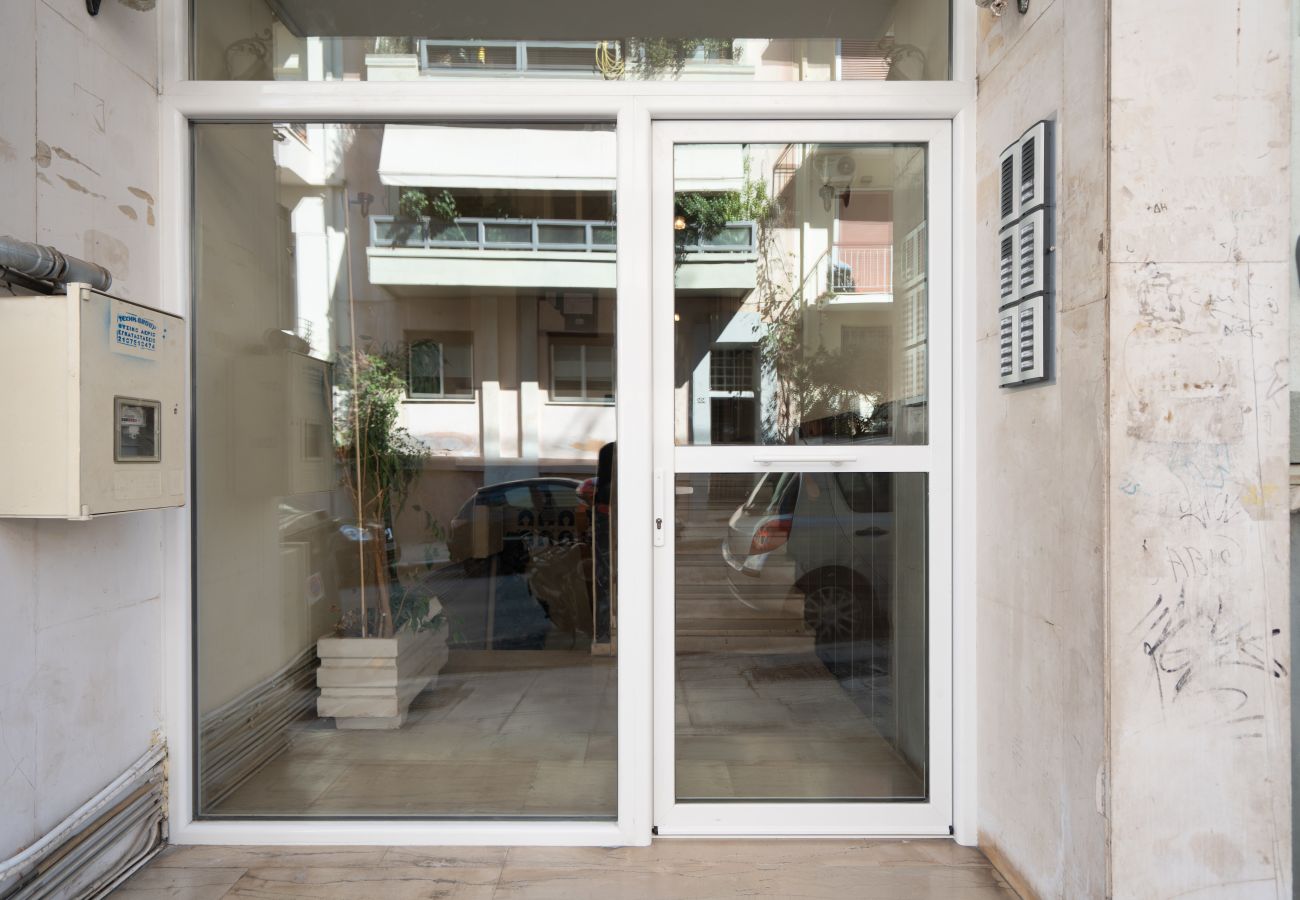 Apartment in Athens - Luxury Comfort in Athens - Walk to Varnava Square