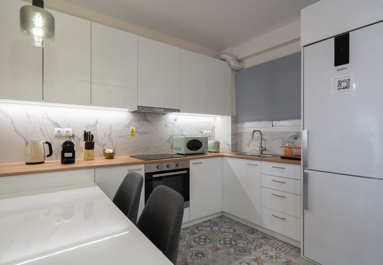Apartment in Athens - Luxury Comfort in Athens - Walk to Varnava Square