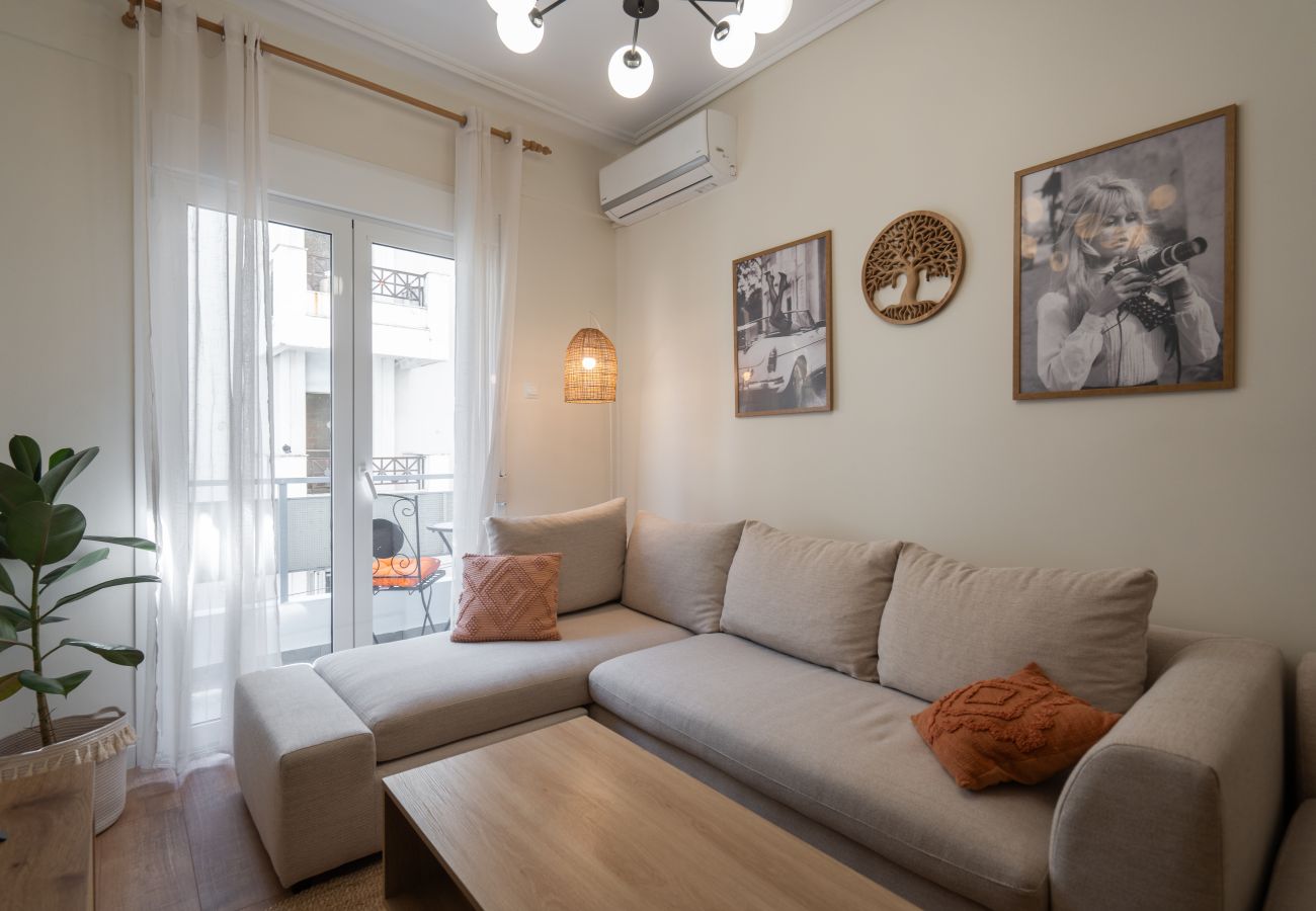 Apartment in Athens - Luxury Comfort in Athens - Walk to Varnava Square