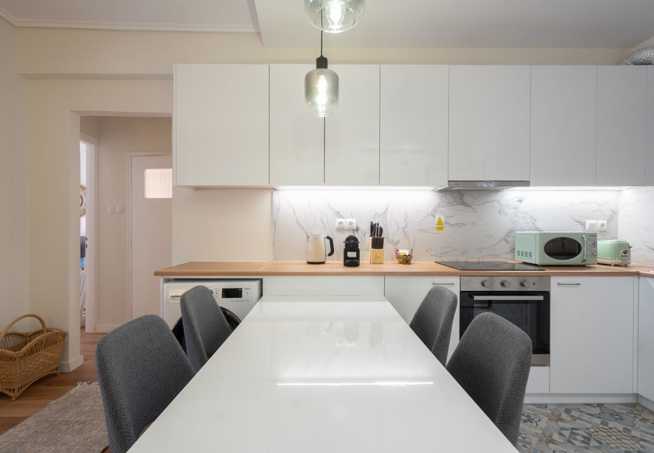 Apartment in Athens - Luxury Comfort in Athens - Walk to Varnava Square