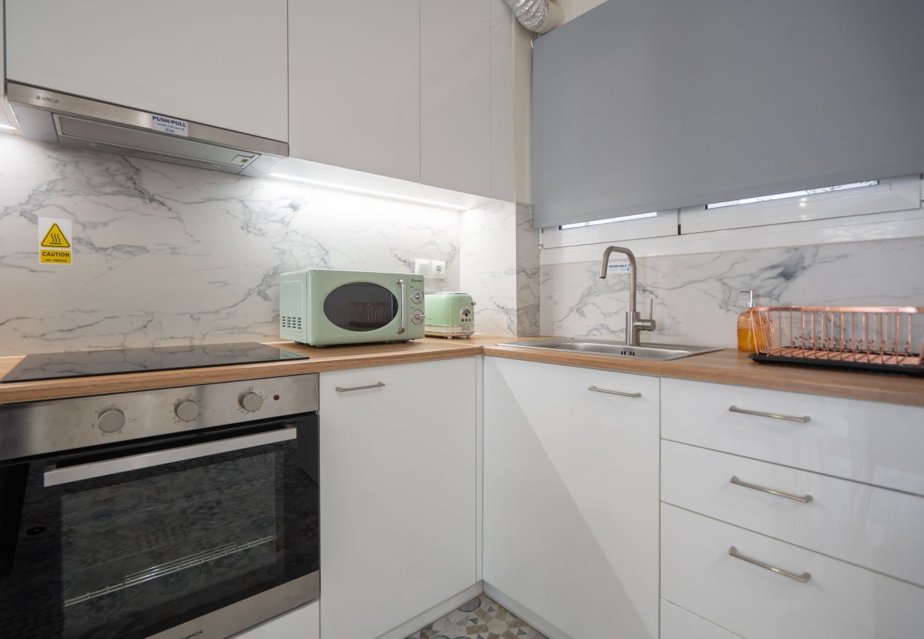 Apartment in Athens - Luxury Comfort in Athens - Walk to Varnava Square