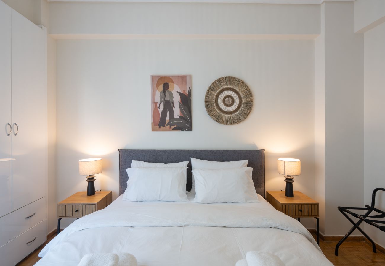 Apartment in Athens - Luxury Comfort in Athens - Walk to Varnava Square