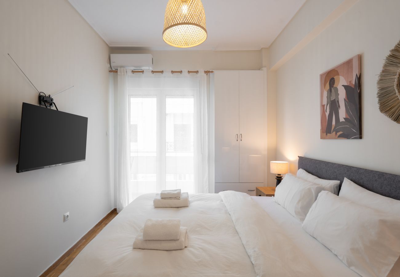 Apartment in Athens - Luxury Comfort in Athens - Walk to Varnava Square