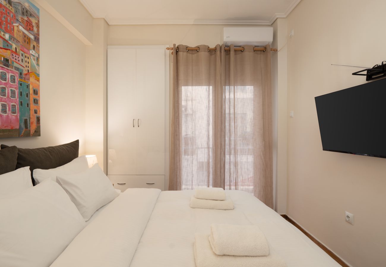 Apartment in Athens - Luxury Comfort in Athens - Walk to Varnava Square