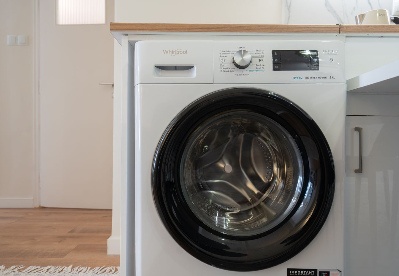Apartment in Athens - Luxury Comfort in Athens - Walk to Varnava Square