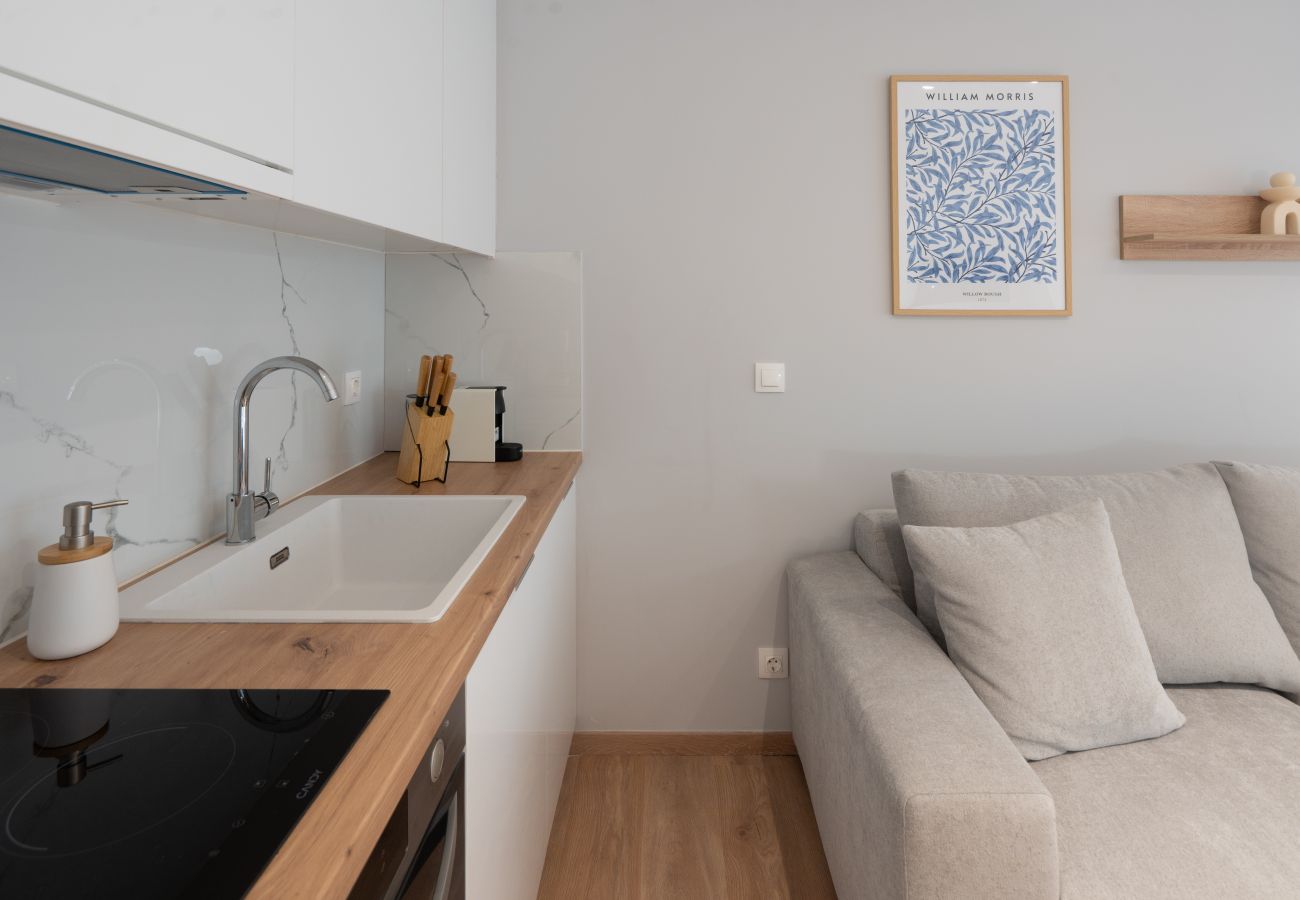 Studio in Athens - Silk Athens | Urban Suite with balcony, Gym & Pool