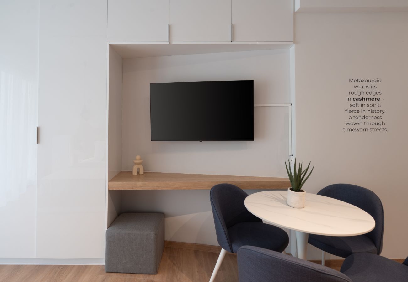 Studio in Athens - Silk Athens | City Suite with Balcony, Gym & Pool