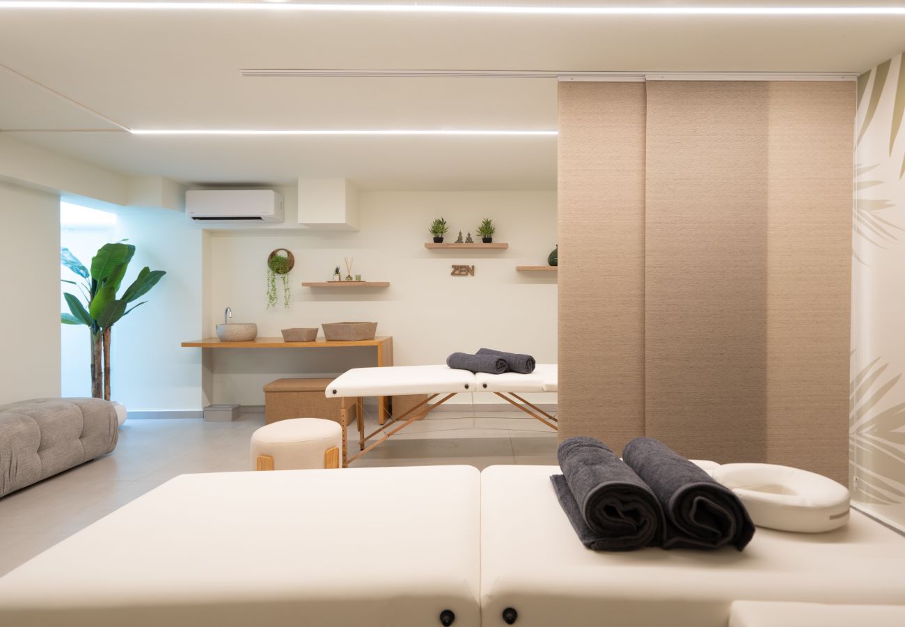 Studio in Athens - Silk Athens | Urban Nest with Gym, Laundry & Pool