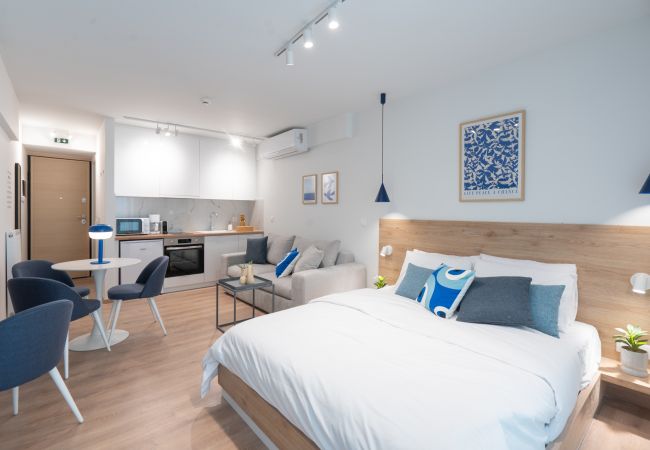 Studio in Athens - Silk Athens | Modern Suite w/ Gym, Laundry & Pool