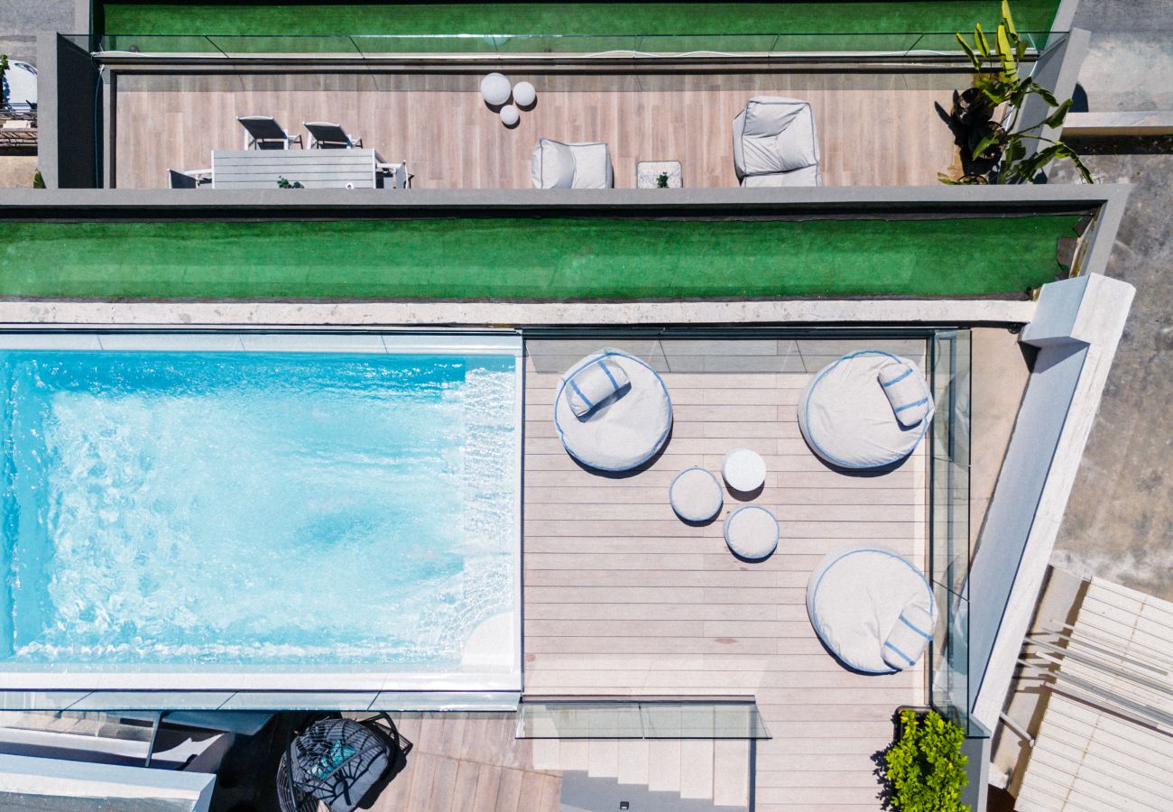 Studio in Athens - Silk Athens | Modern Suite w/ Gym, Laundry & Pool