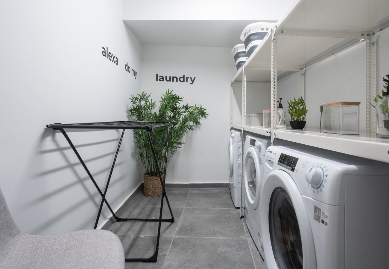 Studio in Athens - Silk Athens | Deluxe apartment w/Gym & Pool            