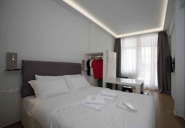 Studio in Athens - Lemon - Cosy Studio with Balcony in Athens Center