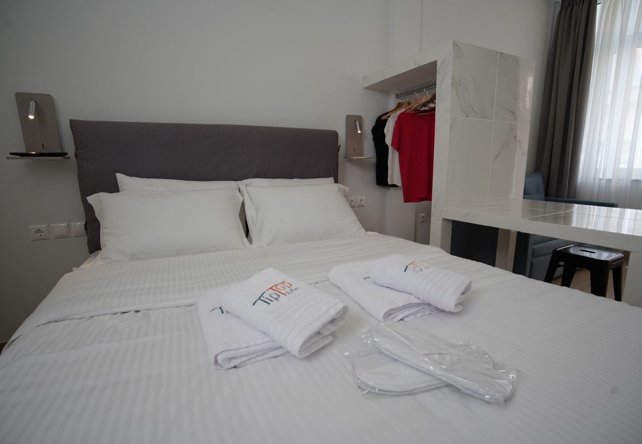 Studio in Athens - Lemon - Cosy Studio with Balcony in Athens Center