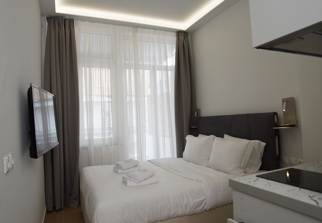 Studio in Athens - Mimosa - Cosy Studio with Balcony in Athens Center