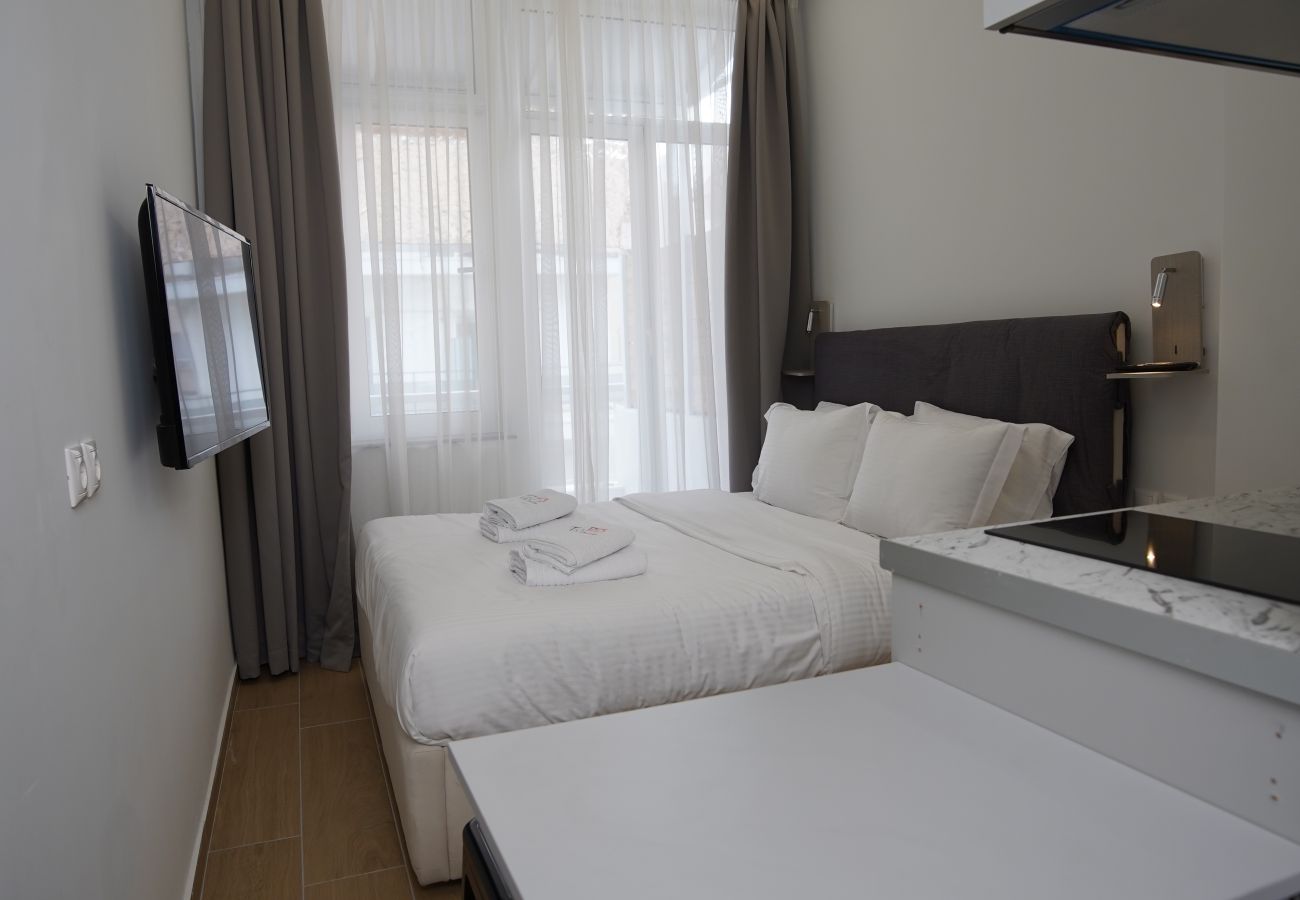 Studio in Athens - Mimosa - Cosy Studio with Balcony in Athens Center