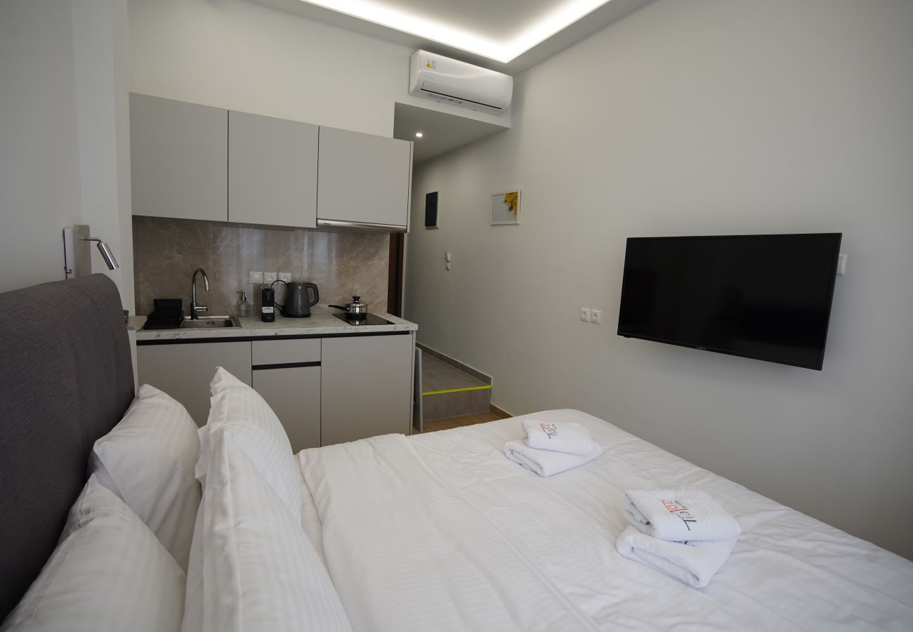 Studio in Athens - Mimosa - Cosy Studio with Balcony in Athens Center