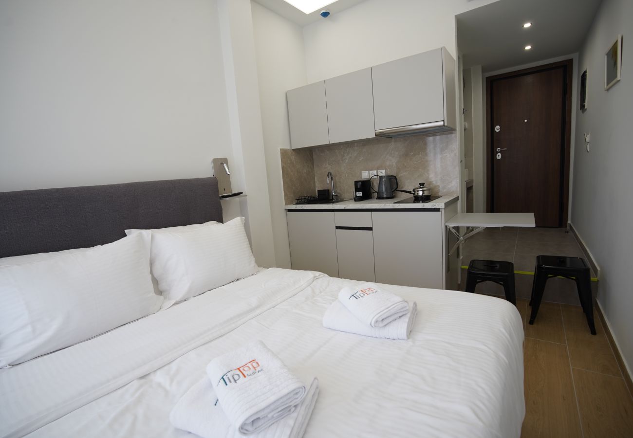 Studio in Athens - Mimosa - Cosy Studio with Balcony in Athens Center