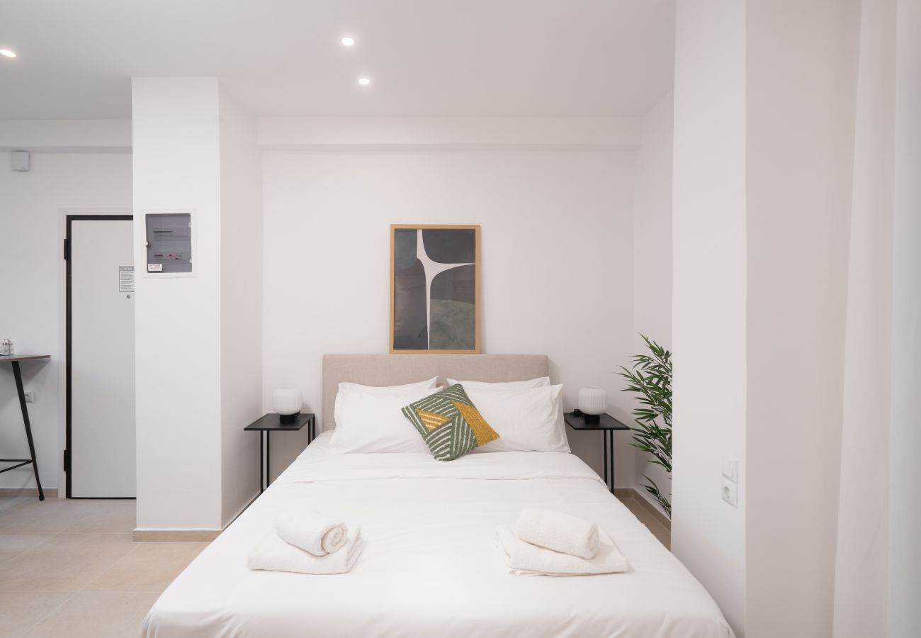 Studio in Athens - 15 mins Walk to Acropolis, Minimalist Studio