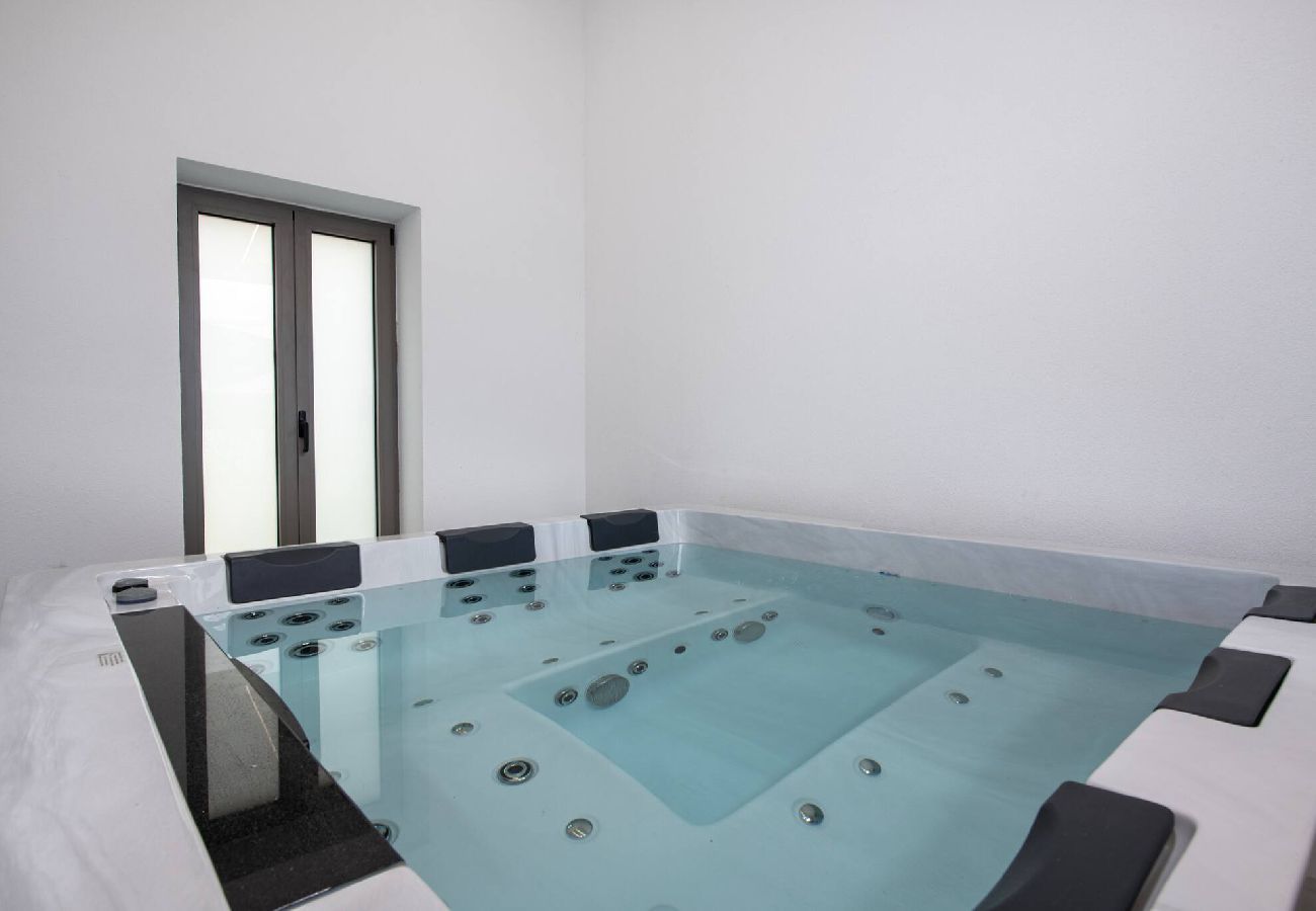 House in Chania - Chania Luxury City Retreat, Hammam&Outdoor Jacuzzi