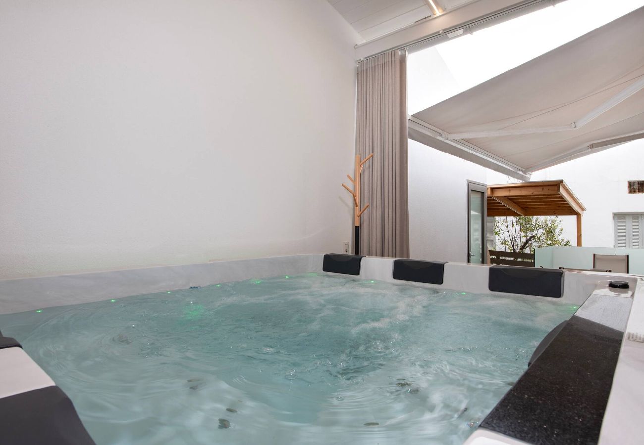 House in Chania - Chania Luxury City Retreat, Hammam&Outdoor Jacuzzi