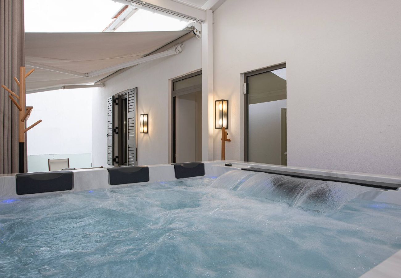 House in Chania - Chania Luxury City Retreat, Hammam&Outdoor Jacuzzi