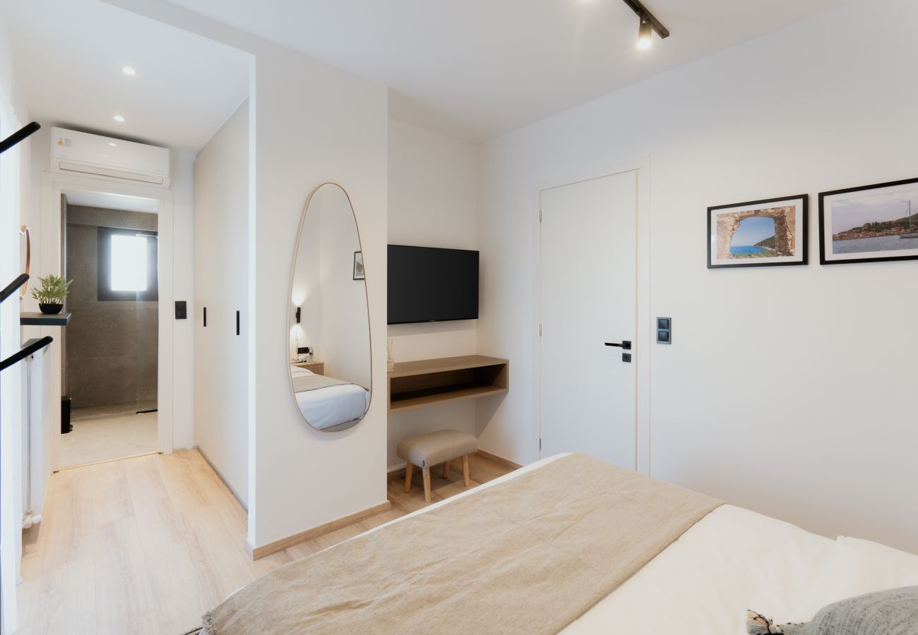 Apartment in Piraeus - Ithaca luxury Apartment in Pireaus with Parking