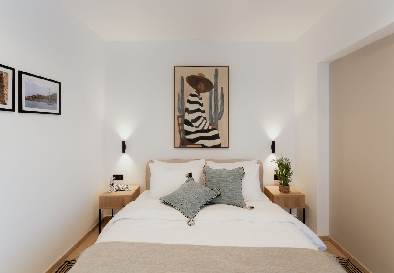Apartment in Piraeus - Ithaca luxury Apartment in Pireaus with Parking