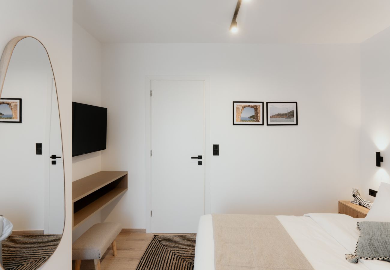 Apartment in Piraeus - Ithaca luxury Apartment in Pireaus with Parking